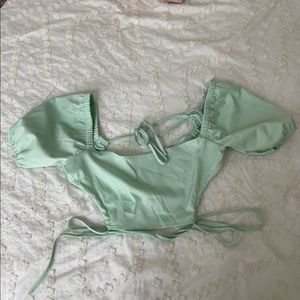 Backless puff sleeve green crop top